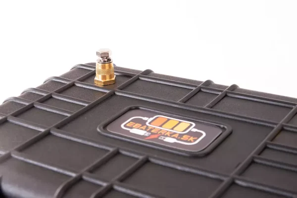 Bateria na elektromotor 16,8V 70Ah vrchna cast a konstrukcia kufra Bateria na elektromotor 16,8V 70Ah vrchna cast a konstrukcia kufra