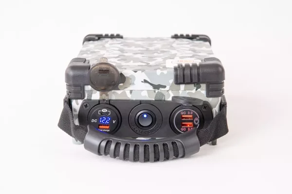 Baterka do bivaku 12V s USB výstupmi a vypínačom Baterka do bivaku 12V s USB výstupmi a vypínačom