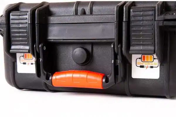 Baterka do clnu 70Ah Li-ion bateria na elektromotor detail prednej casti Baterka do clnu 70Ah Li-ion bateria na elektromotor detail prednej casti