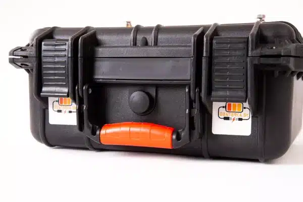 Lithiova bateria na cln 16,8V 70Ah bateria na elektromotor v odolnom kufri Lithiova bateria na cln 16,8V 70Ah bateria na elektromotor v odolnom kufri