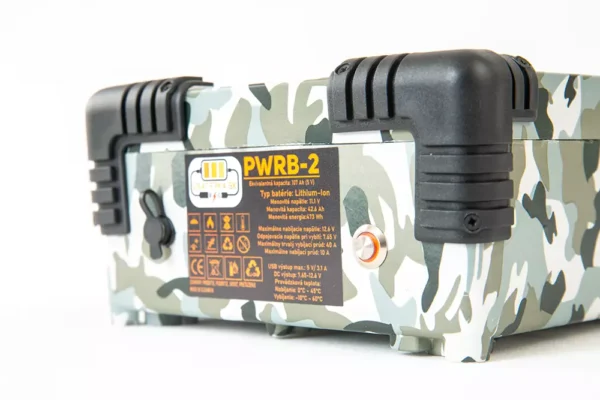 Powerbanka 12V 42Ah zadná strana s technickým štítkom Powerbanka 12V 42Ah zadná strana s technickým štítkom